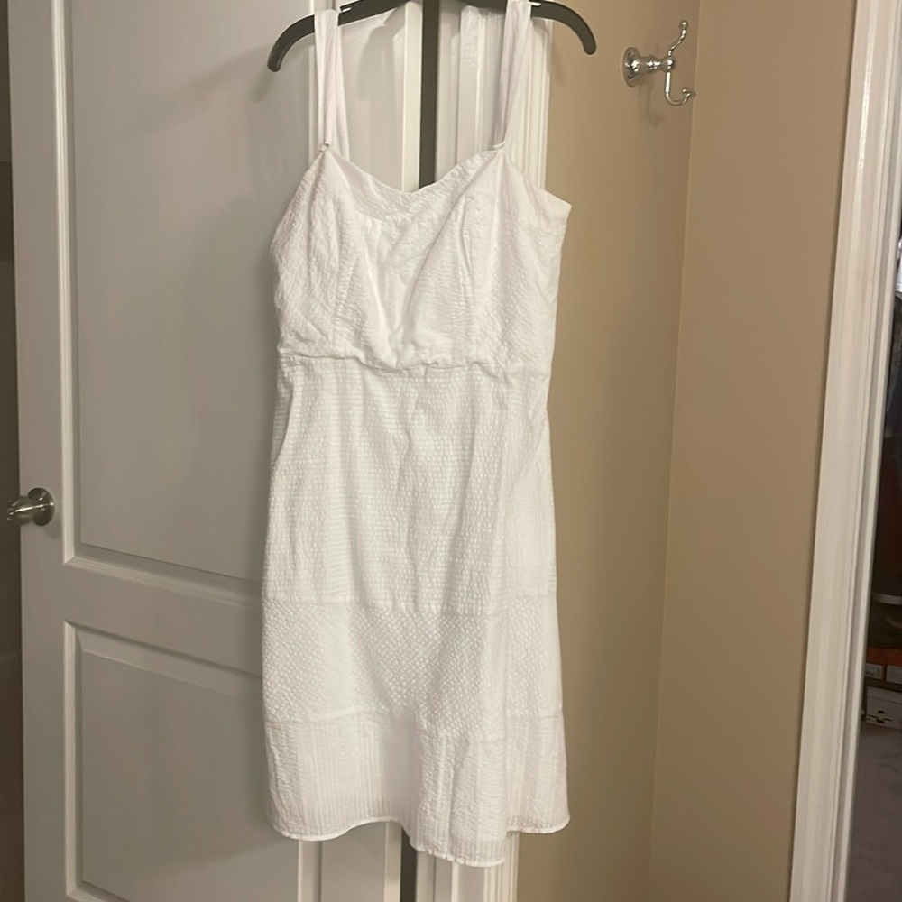 Vineyard vines white seersucker style dress